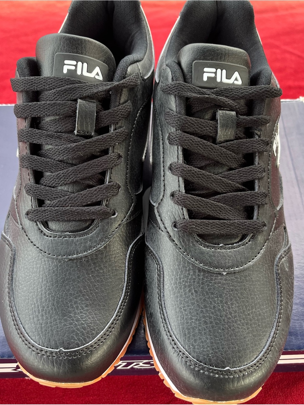 Fila Men's Black Leather-Textured Low Top Sneakers size 7